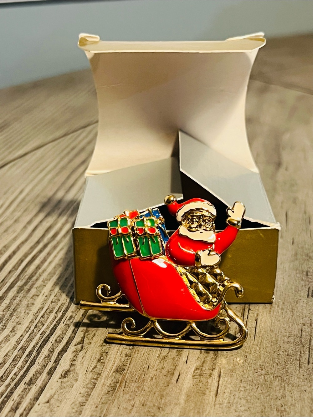 1997 Avon Sleigh Ride Surprise Santa Brooch & Earrings Set – Original Box